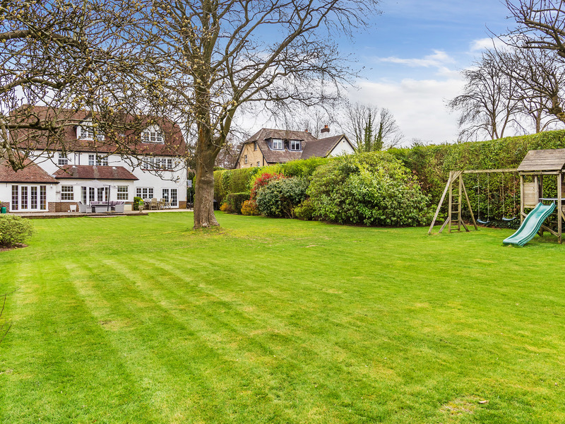 6 Bed House Detached For Sale in Warlingham